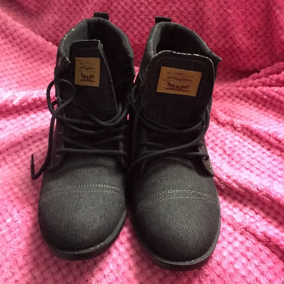 Shoes/boots - Picture 1 of 5